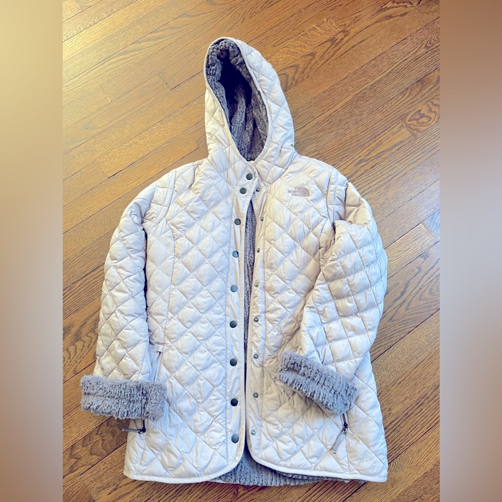 Plum North Face cozy hip length jacket. Snap front and cuffs. Size S